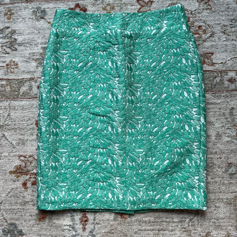 Ann Taylor mint green pencil skirt Size 2